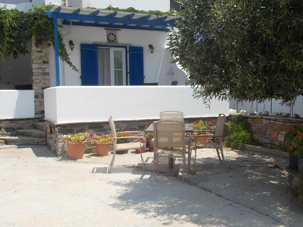 קיוניה Vrahos Studios חדר תמונה